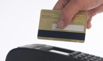 安装POS绑定自己银行卡，能不能刷自己信用卡?配图