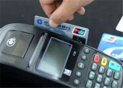 信用卡账单分期和POS机刷卡哪个更划算？配图