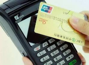 信用卡还款方式比较：全额还款与分期还款哪个更划算？